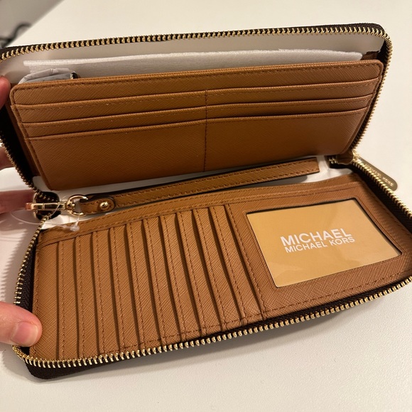 Michael Kors Large Logo Continental Wallet - Picture 2 of 2